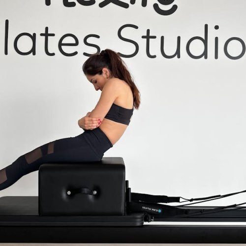 Joga czy pilates? Wybierz praktykę idealną dla Twojego ciała, głowy i grafiku